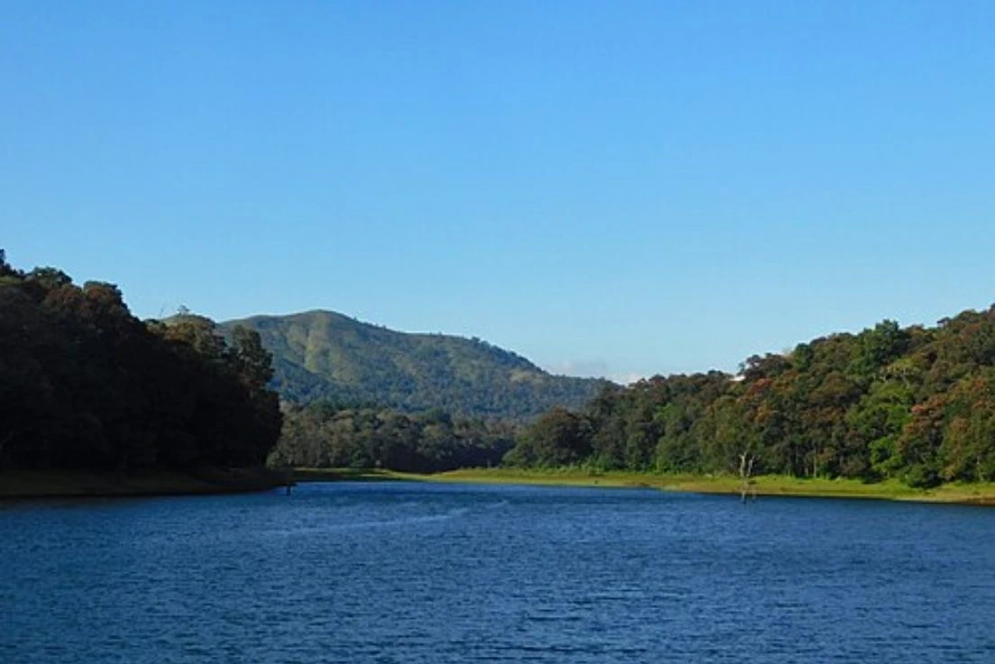 Peaceful lake view in Thekkady, Kerala surrounded by lush green hills